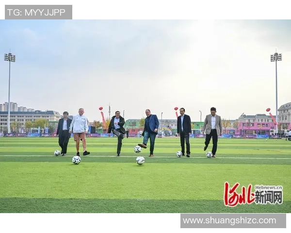 传奇归来足球明星队员重聚赛场再创辉煌展现青春激情与团队精神