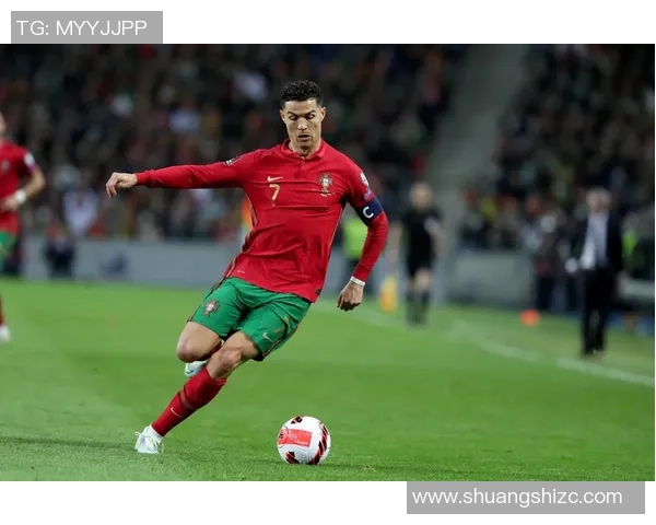 世界杯足球明星的爱情故事与赛场荣耀交织的浪漫旅程