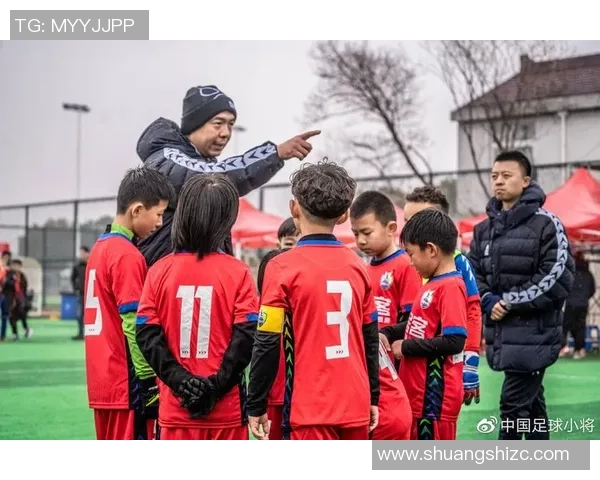 足球小将源的成长故事与梦想追逐之旅展现青春热血与团队精神 足球小将源的成长故事与梦想追逐之旅展现青春热血与团队精神